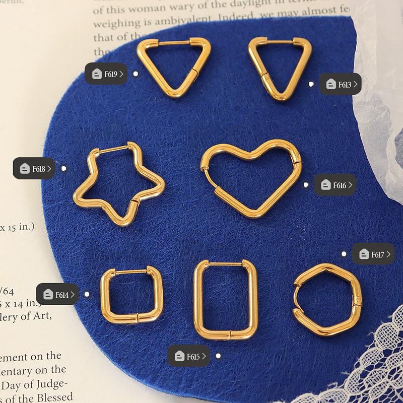 Японские осенне-зимние геометрические серьги-сердечки: Женские титановые пусеты с покрытием из 18-каратного золота