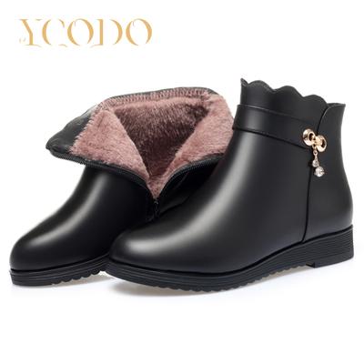 Женские кожаные весенне-зимние ботинки на мягкой подошве с короткими плюшевыми и парусиновыми внутри двумя ботильонами с металлической отделкой