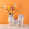 Керамическая ваза ручной работы в современном минималистичном стиле для креативных цветочных композиций