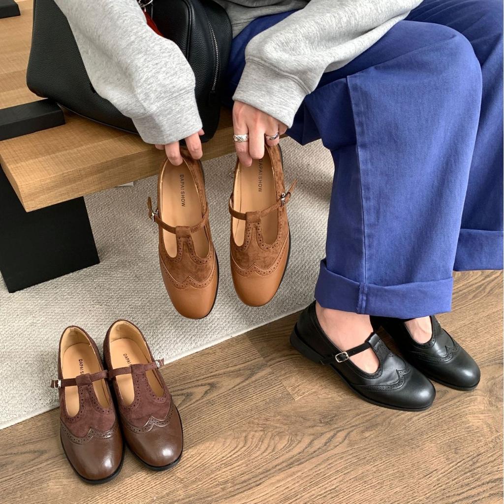 2025 Winter New Round Head Thick Heel Shallow Mouth Word with Engraved College Small Leather Shoes Women's Single Shoes