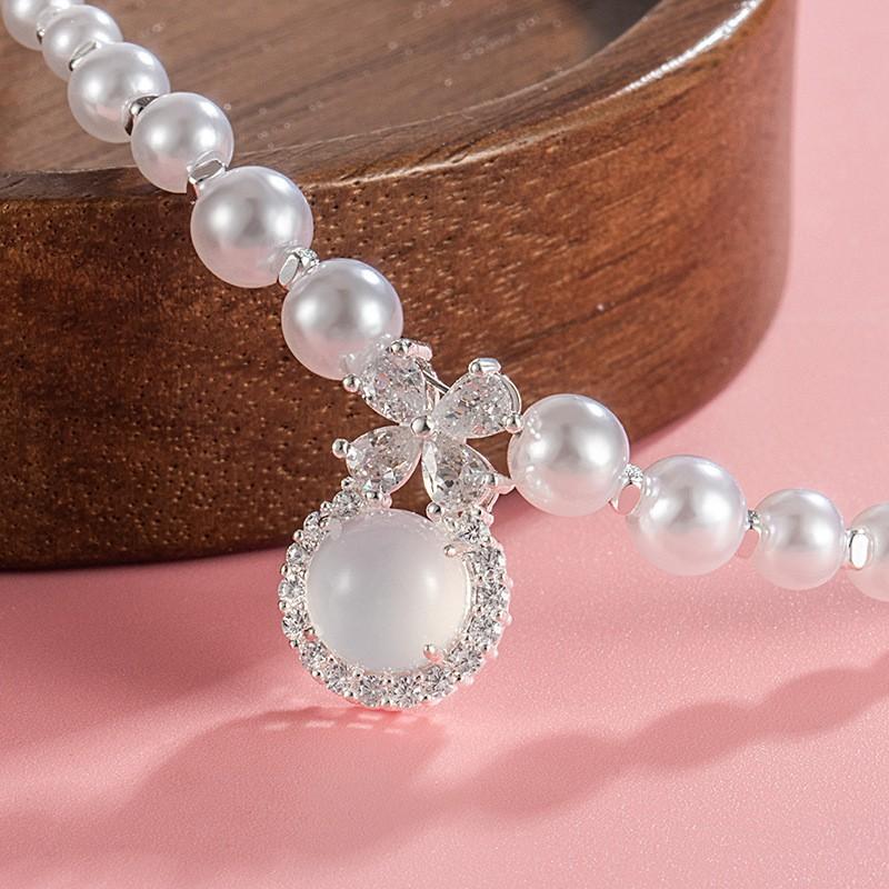 Elegant Floral Pendant Necklace With Imitation Pearl Zircon Crystals Women Delicate Chain Daily Wear Jewelry