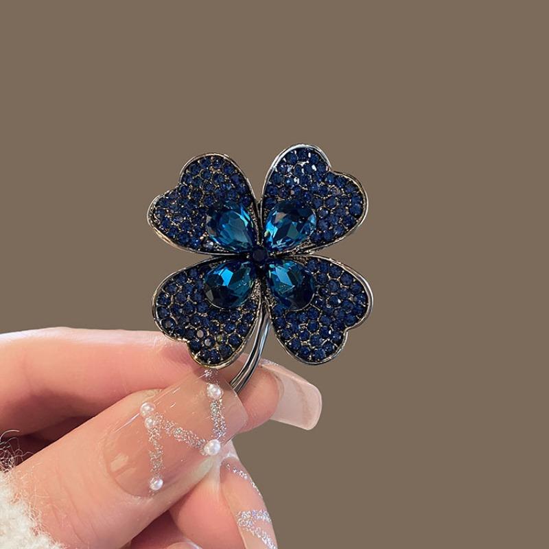 Crystal Four-leaf Clover Brooch, High-end Women's Simple and Versatile Brooch, Elegant Brooch, High-end Sense