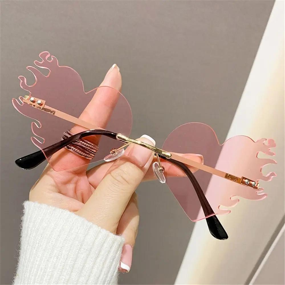 New Fashion Rimless Sunglasses Flame Unique Big Love Heart Eyewear Luxury Brand Designer Vintage Sun Glasses Shades UV400