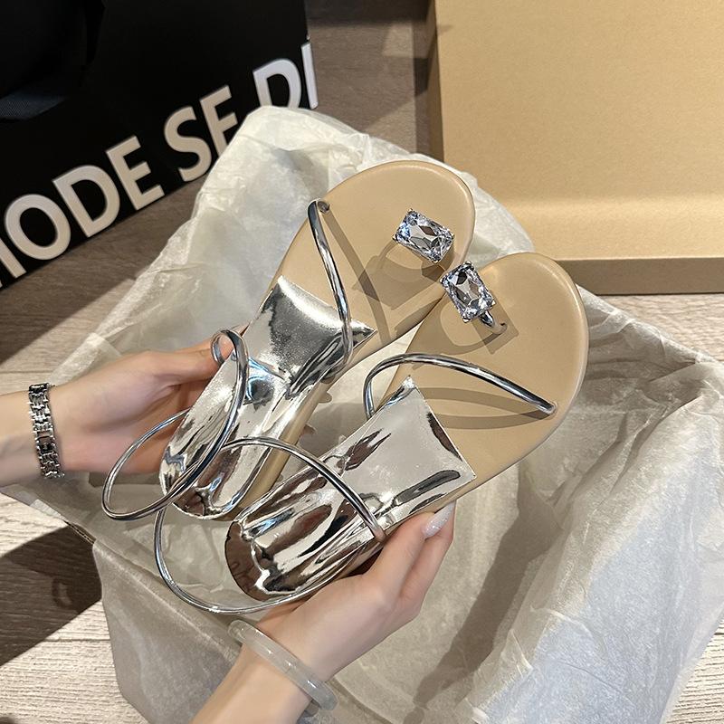 Босоножки со стразами женские летние французский темперамент, модные тапочки с юбками, красивые шлепанцы женские