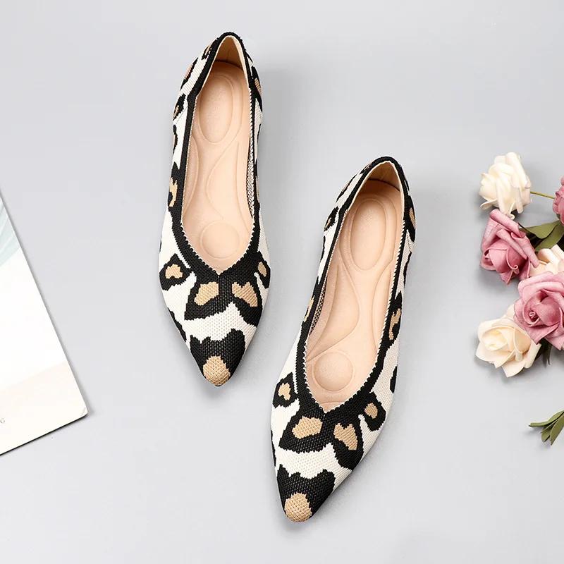 2024 Женская обувь сетчатая дышащая обувь с острым носком на плоской подошве модная мягкая трикотажная обувь женская повседневная обувь без застежек лоферы