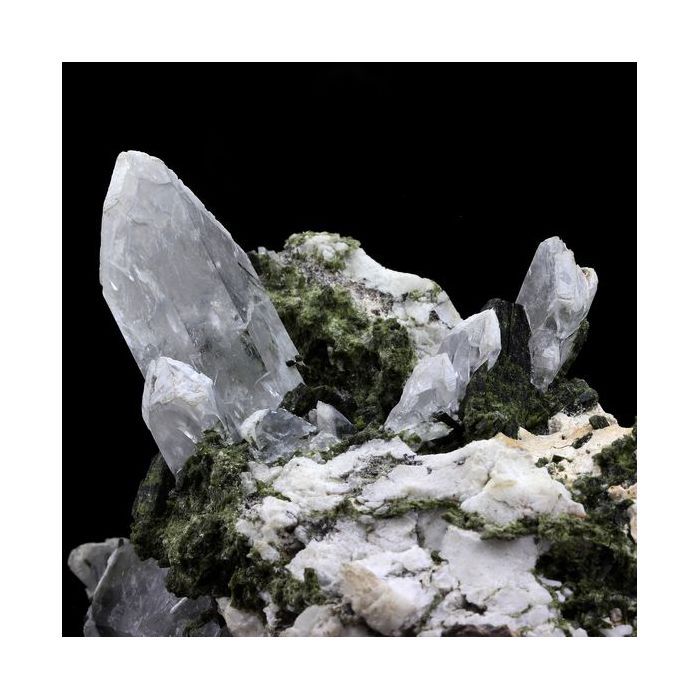 Pierres et Minéraux. Epidote + Quartz. 1965.0 ct. Le Cornillon, Bourg d'Oisans, France..