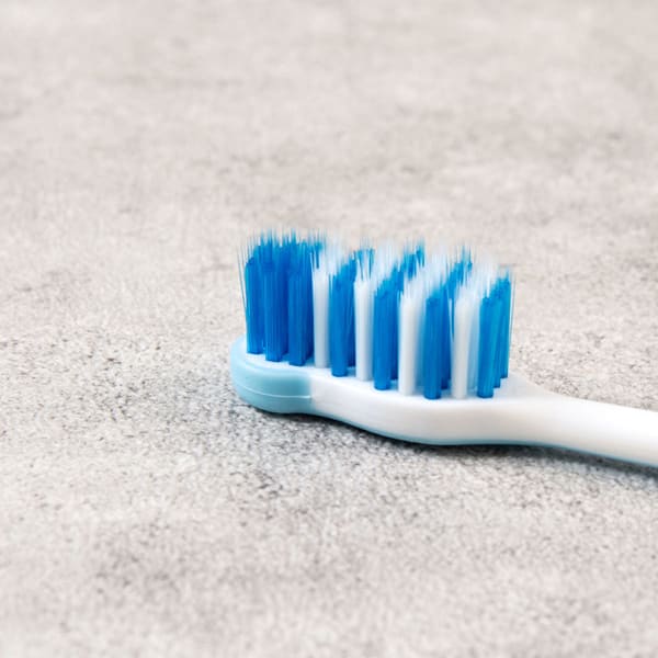 Зубная щетка Perio Care Defense с тонкой щетиной