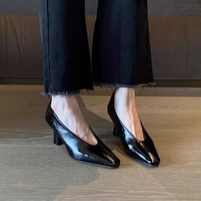 Мода 2025 Новые Женские Лоферы с Острым Носком Модные Туфли-Лодочки с Мелким Вырезом Элегантные Повседневные Туфли на Плоской Подошве Женские Туфли в Милом Стиле