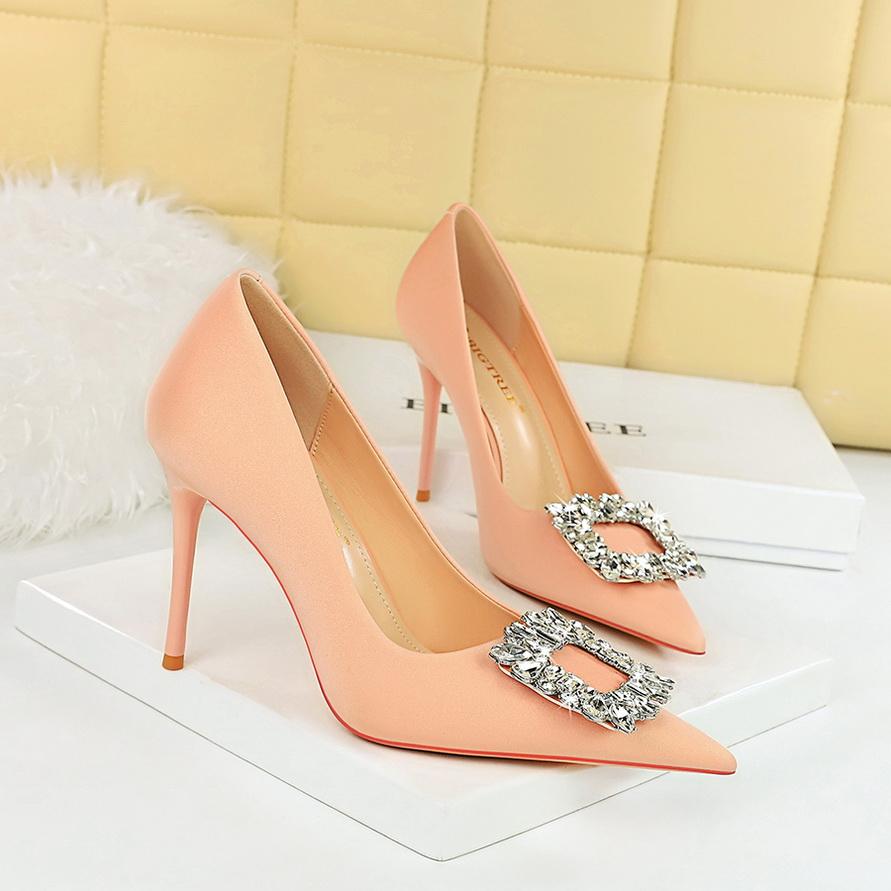 Европейская и американская модная банкетная женская обувь на высоком каблуке, тонкий каблук, супер высокий каблук, с неглубоким ртом и заостренной головкой, женские одиночные туфли с ромбовидными пуговицами