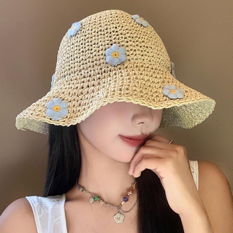 Women's Floral Straw Hat Summer Seaside Sun Protection Sun Bucket Hat Foldable Vacation Style Hollowed-Out Woven Hat for Outings