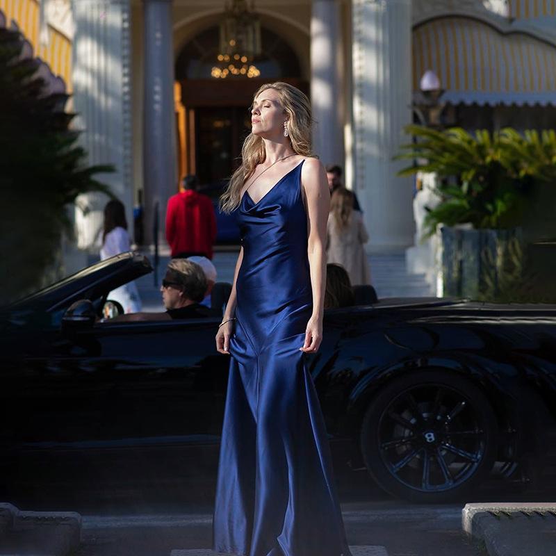 Весеннее женское шикарное сексуальное асимметричное платье с серебряными бретелями и воротником-стойкой