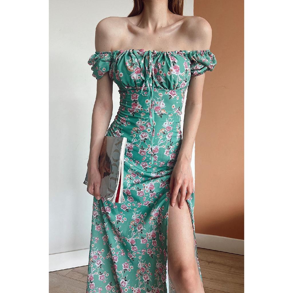 Платье с разрезом и цветочным узором