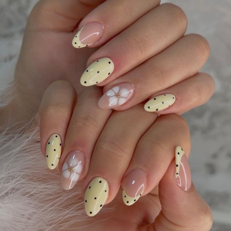 Wearable Manicure With Embossed White Flowers, Small Black Polka Dots, Creamy Yellow French Edge Manicure, Fresh And Age-reducing Fake Nails