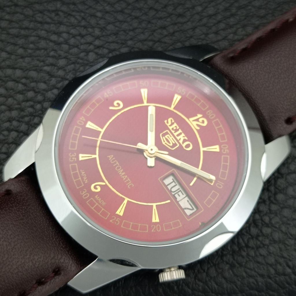 ЯПОНСКИЕ ВИНТАЖНЫЕ ОТРЕМОНТИРОВАННЫЕ АВТОМАТИЧЕСКИЕ МУЖСКИЕ ЧАСЫ SEIKO 5 7009A КРАСНЫЙ ЦИФЕРБЛАТ a445548-1