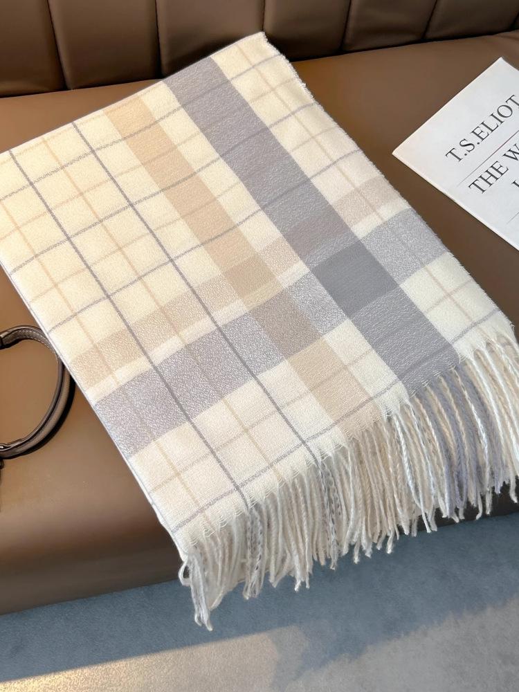Milky Beige Plaid Thickened Scarf: Korean Style for Winter 2025