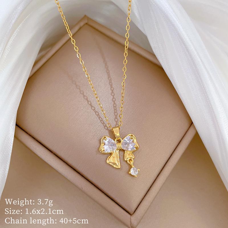 Подвеска-месяц из титановой стали: Элегантный дизайн микро-паве с полным бриллиантовым покрытием, сверкающий и стильный для женщин.