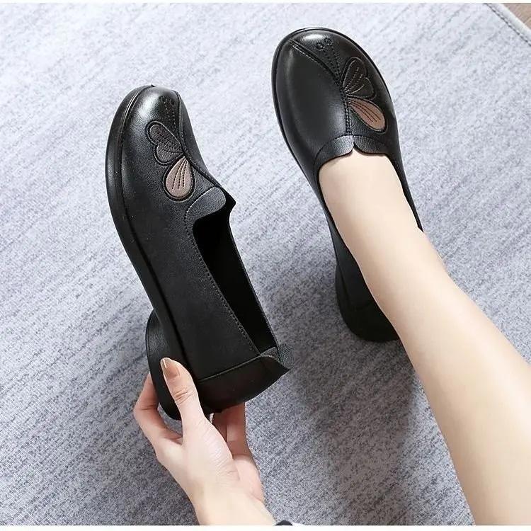 Fashion New Mom Shoes Middle-aged and Elderly Elegant Flat Shoes Soft Soled Comfortable Non Slip Butterfly Women's Shoes De Mujer 2025