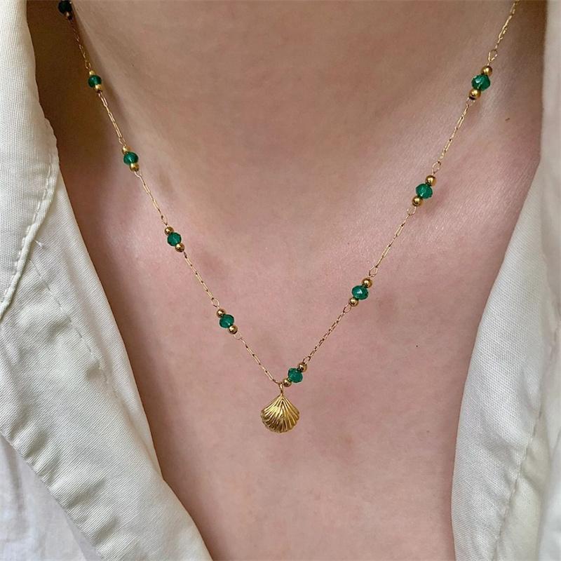 Alloy Plated 18K Gold Handmade Chain Green Bead Shell Necklace Clavicle Chain For Women Vintage Party Jewelry