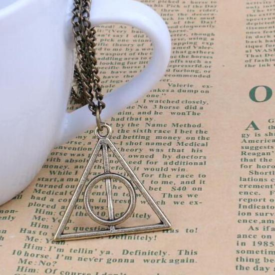 Ожерелье Полый треугольный кулон Изысканные аксессуары Винтажная цепочка для свитера