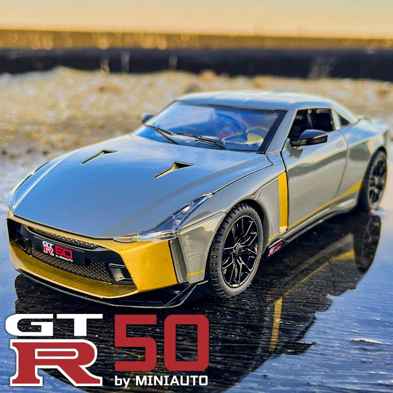 1/24 Niaasn GTR 50 Модель спортивного автомобиля из сплава Литые металлические модели Гоночный автомобиль Модель Звуковая и световая симуляция Коллекция Детская игрушка Подарок