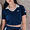 adidas Originals X Notitle FW23 Контрастная укороченная рубашка поло с V-образным вырезом, женские топы, синяя IN1083