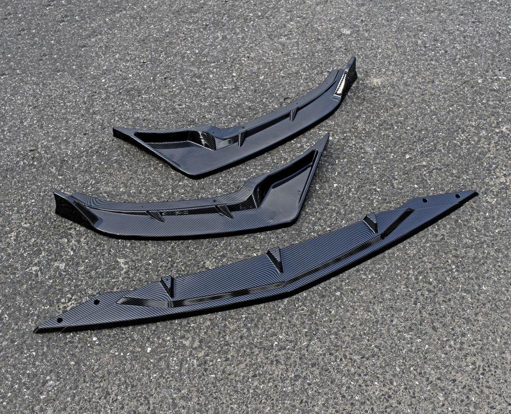 Современный комплект переднего сплиттера и заднего спойлера для Ford Fiesta: Сплиттер, жабры и защиты бампера в боевом стиле