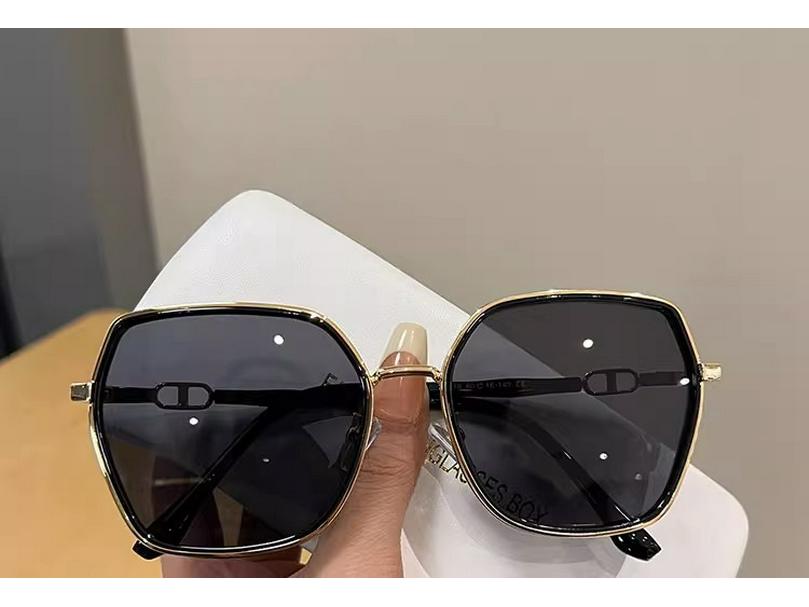 Женские модные солнцезащитные очки 2024 года на лето с большой оправой и защитой от УФ-лучей