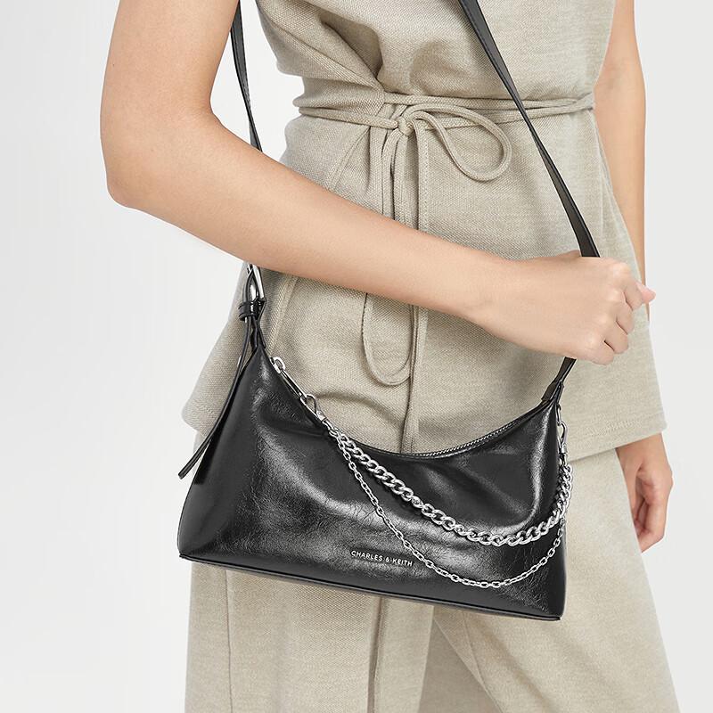 Плечевая сумка CHARLES&KEITH с молнией и складками
