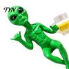 Экзотическая инопланетная тематика Вечеринка Принадлежности Забавная Статуэтка, Зеленая с Пивной Кружкой Фигурка, Домашний Офис Креативные Подарки на Новоселье для Мужчин Бар Паб Игра