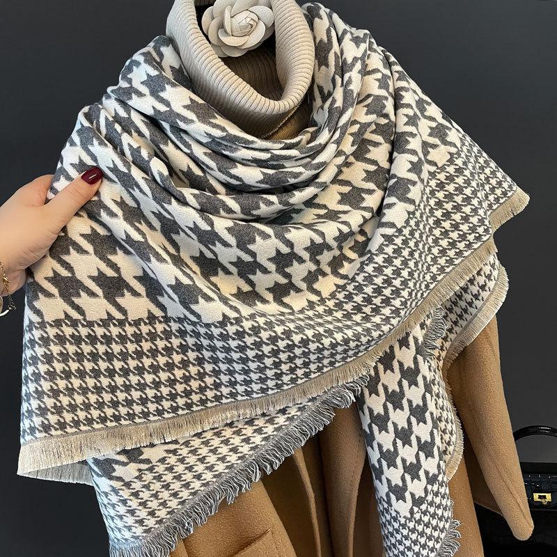 Autumn and Winter New Jacquard Square Scarf Women's Fashion High-end Imitation Cashmere Shawl Versatile Thickened Warm Scarf