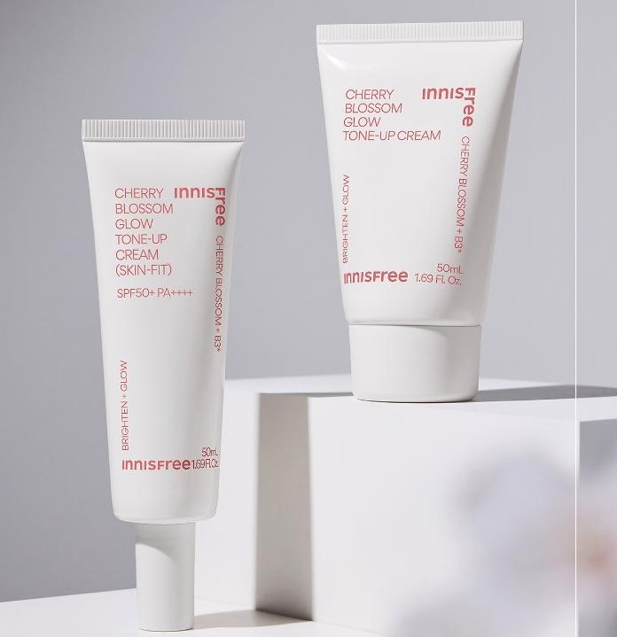 Innisfree Крем для выравнивания тона кожи с эффектом сияния цветущей сакуры / Крем для выравнивания тона кожи 50 мл | Осветляющий и увлажняющий