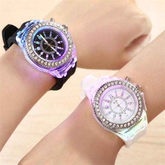 Кварцевые часы с подсветкой