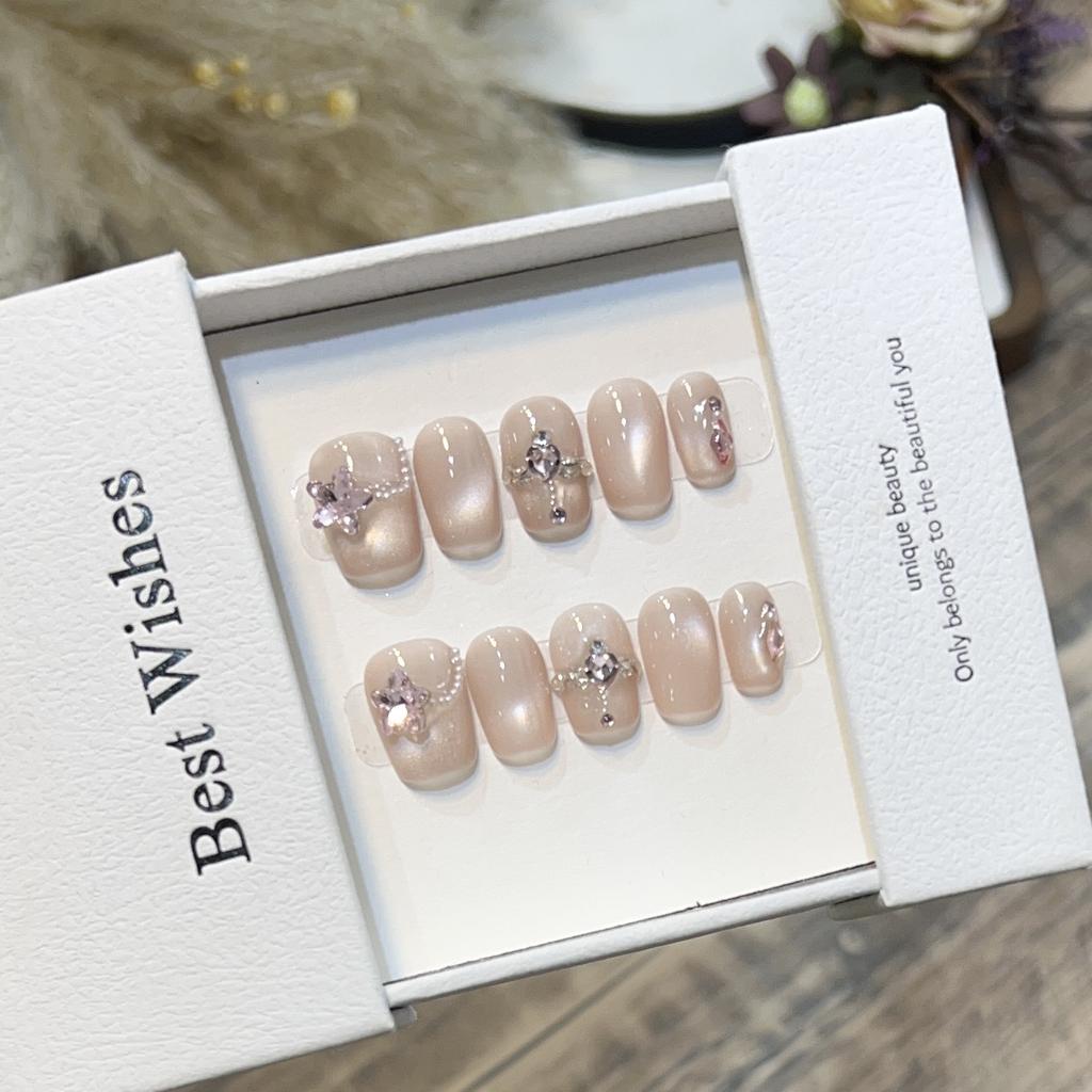 Short Fake Nails Handmade Nude Color Cat Eye Pearl Broken Diamond Love Nail Art Cute Style Wearable Nail Can Be Removed