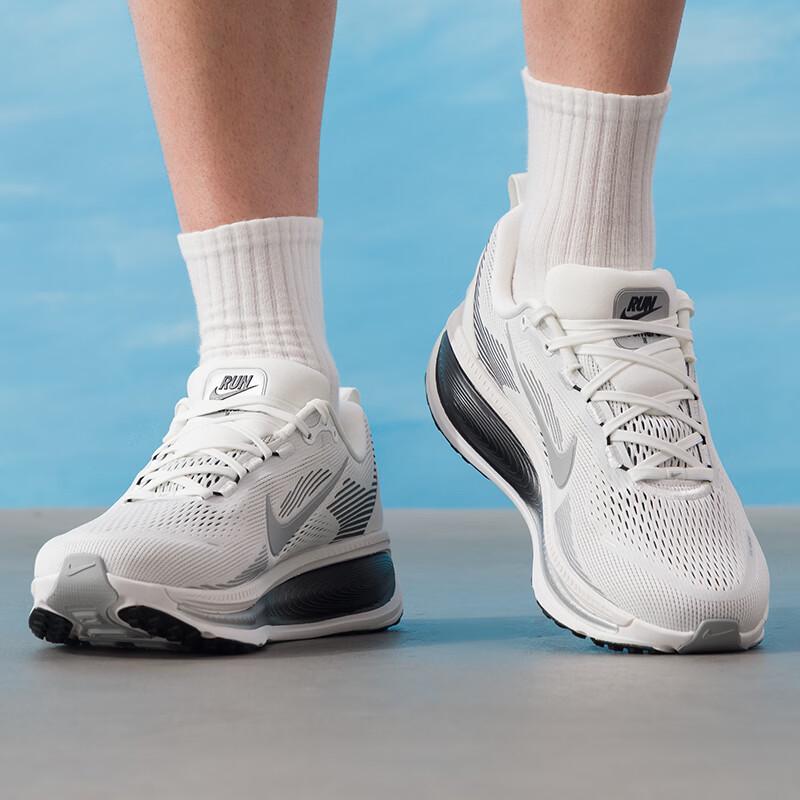 Nike Мужские беговые кроссовки Vomero II7189