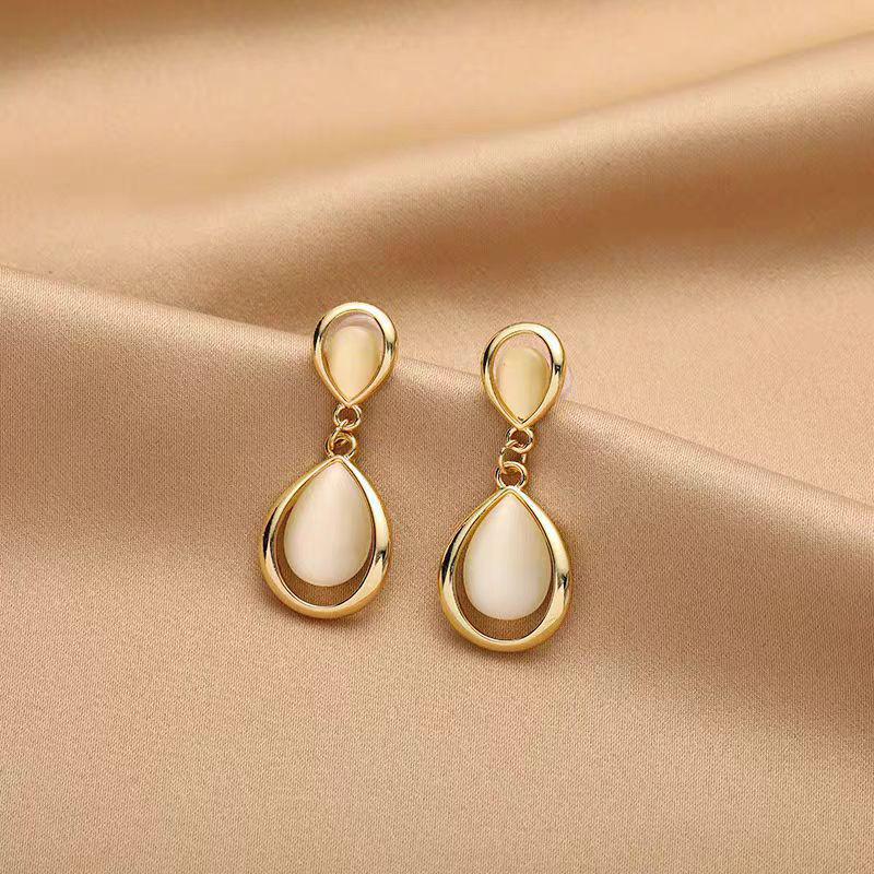 Серебряные серьги-игл с цветком из кошачьего глаза - элегантный, универсальный модный аксессуар для женщин