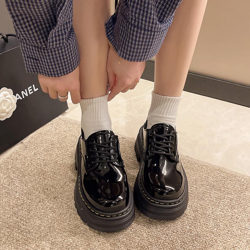 Ветер универсальная женская 2025 весна новая юбка на шнуровке колледж стиль маленькие кожаные туфли одинарные
