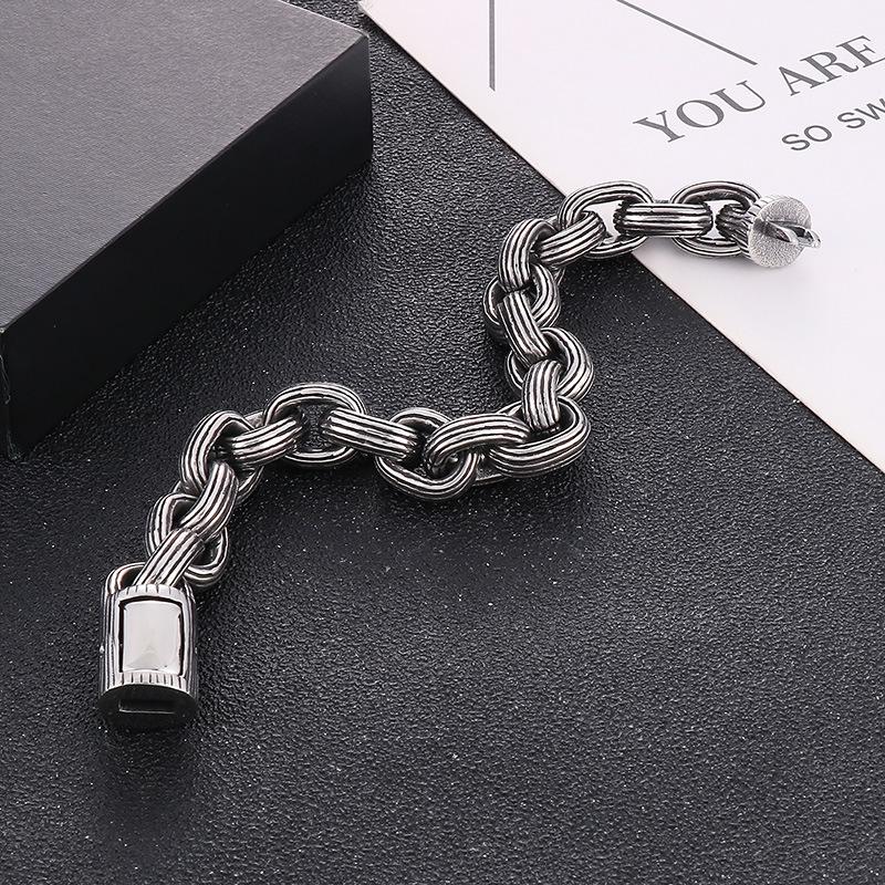 Personality Creative Black Fang Fang Founded Men and South Korea Vocal Titanium Steel Men 13mm Horizontal O -line Chain Bracelet