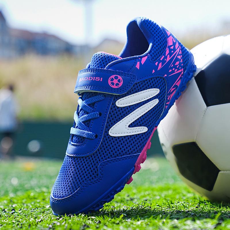 2024 новые сетчатые детские футбольные бутсы для девочек и мальчиков с плоской подошвой и сломанными ногтями для учеников начальной и средней школы, противоскользящие тренировочные кроссовки