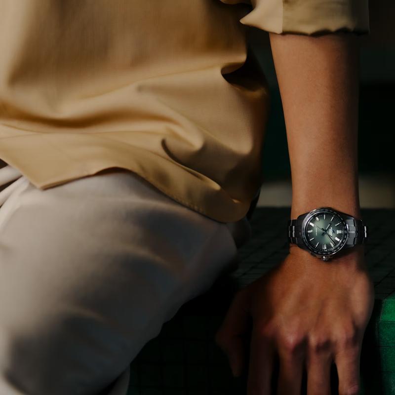 Casio Серия RETRO TONE водонепроницаемые 100 метров солнечный кварц титановый ремешок мужские часы зеленый циферблат OCW-S400RA-3AJF