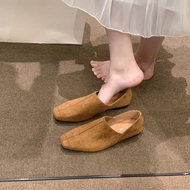 Модная женская обувь на плоской подошве 2025 Новая с острым носком, с мелким вырезом, на мягкой подошве, универсальные женские туфли