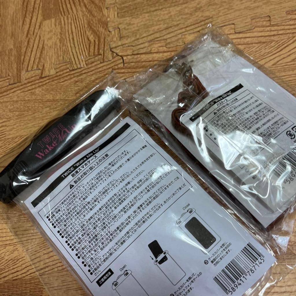 [USED] TWICE Pass Case and Merchandise