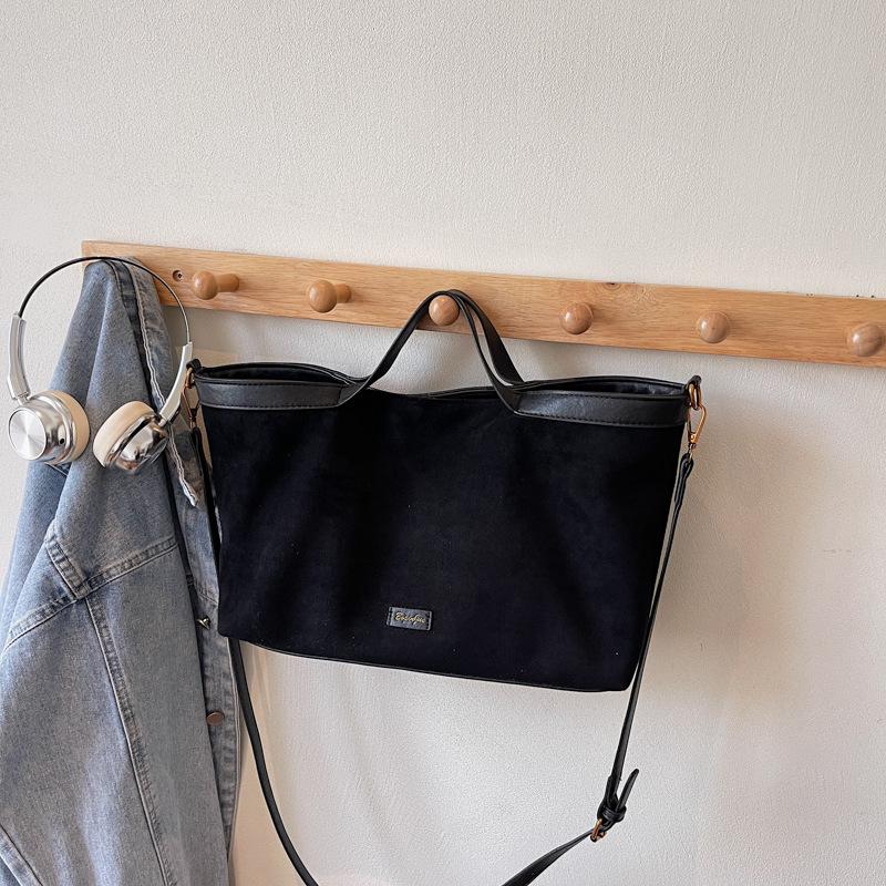 Сумка премиум-класса с текстурой, женская, большой вместимости, новая коллекция осень-зима 2025, универсальная ретро-сумка-мессенджер, портативная сумка-тоут для поездок