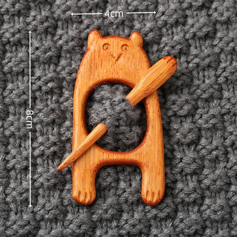 Brooch Pin with Woodenanimal Pattern