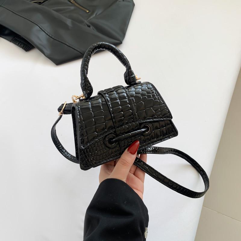 Contemporary Vintage Small Handbag For Women Featuring Soft Medium Structure And Versatile Use