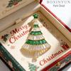 Изысканная брошь в виде зеленой рождественской елки от Бо Синь Юнь — роскошный аксессуар для зимней одежды и подарочное украшение.
