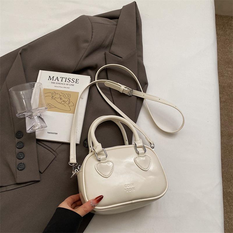 Нишевая сумка 2025 новая модная универсальная сумка через плечо весна и лето простая и продвинутая сумка-мессенджер сумка-подушка