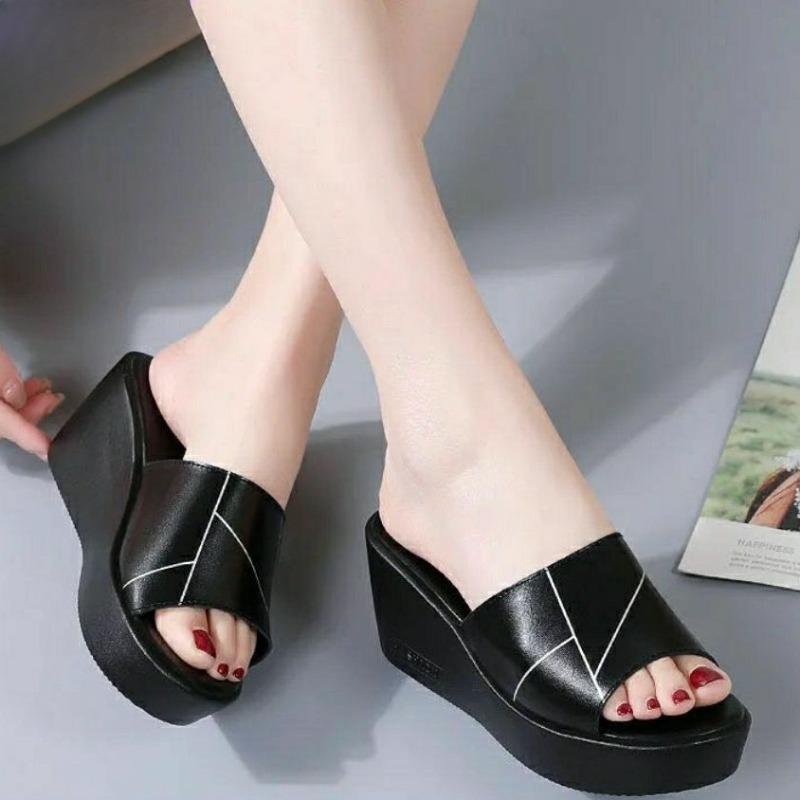 Модные женские тапочки, черные сандалии, кожаные шлепанцы, туфли на танкетке для женщин, обувь 2024 года, роскошная уникальная натуральная кожа, новая коллекция, тренд