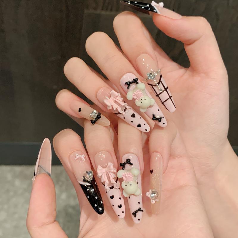 Snow Powder Bear Blush: Cute Cartoon Whitening Nail Patches - Handmade and Wearable.