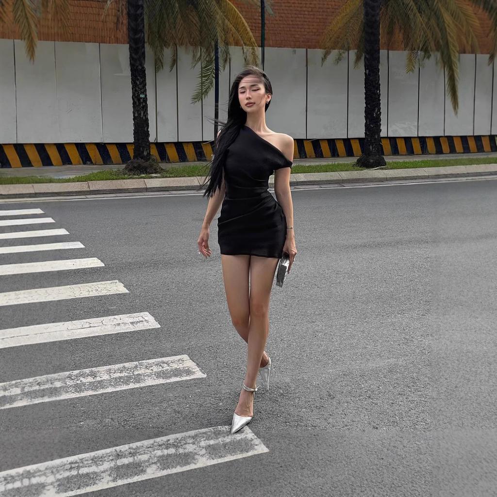 ins European and American style autumn new sexy pleated off-the-shoulder mesh yarn design sense slim slant neck dress women