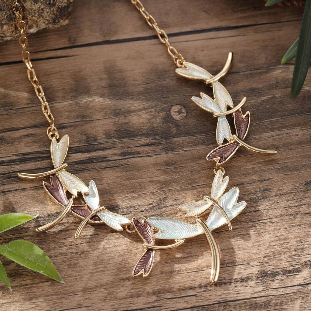 Новое цветное ожерелье с летающей стрекозой, расписанное маслом, летнее маленькое свежее женское простое универсальное ожерелье со стрекозой